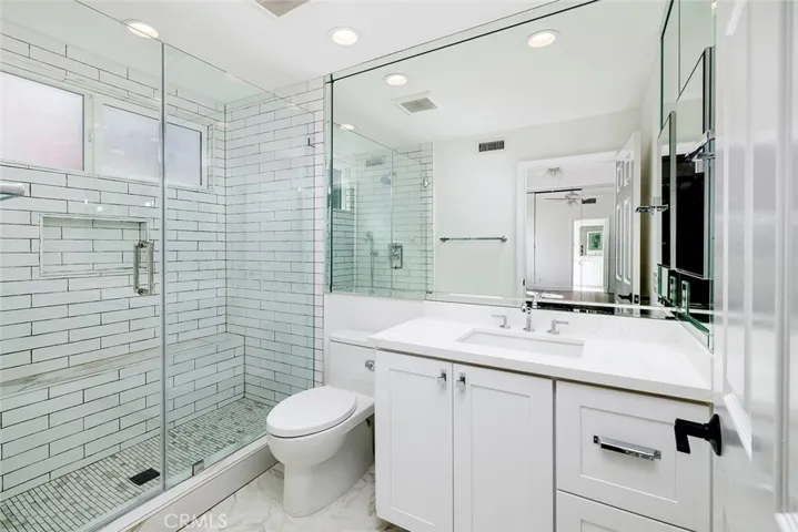 6 Harbor Pointe Drive, Corona Del Mar, California 92625