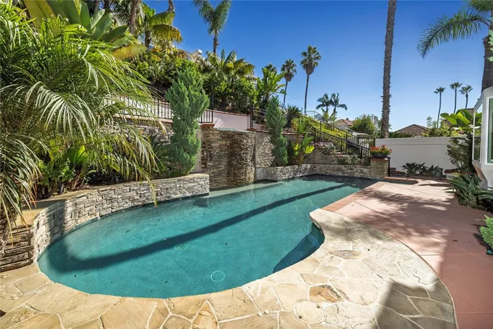 6 Harbor Pointe Drive, Corona Del Mar, California 92625