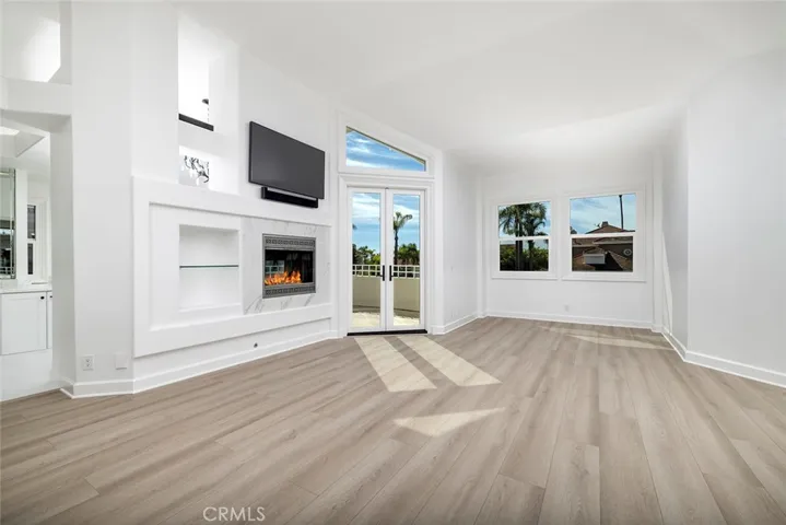 6 Harbor Pointe Drive, Corona Del Mar, California 92625