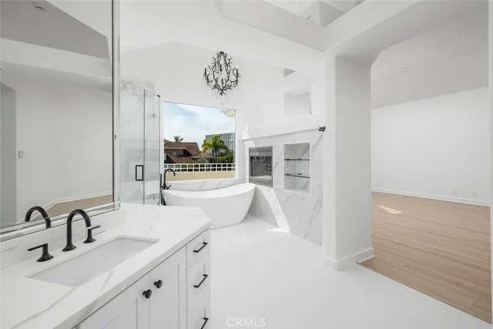 6 Harbor Pointe Drive, Corona Del Mar, California 92625