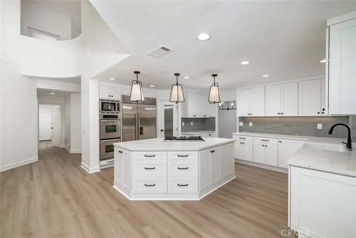 6 Harbor Pointe Drive, Corona Del Mar, California 92625