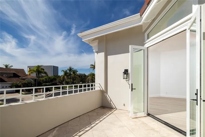 6 Harbor Pointe Drive, Corona Del Mar, California 92625
