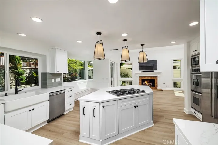 6 Harbor Pointe Drive, Corona Del Mar, California 92625