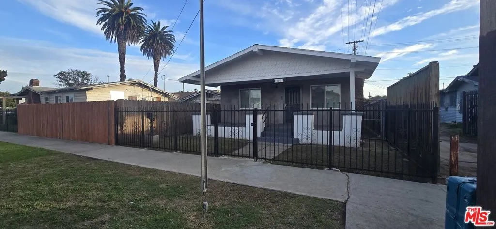 1612 W 55th Street, Los Angeles, California 90062 home-pic-2