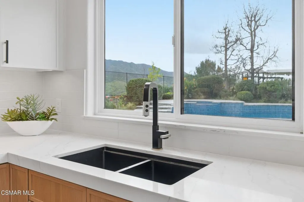 5733 Carell Avenue, Agoura Hills, California 91301 home-pic-16