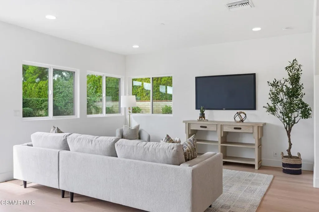5733 Carell Avenue, Agoura Hills, California 91301 home-pic-23