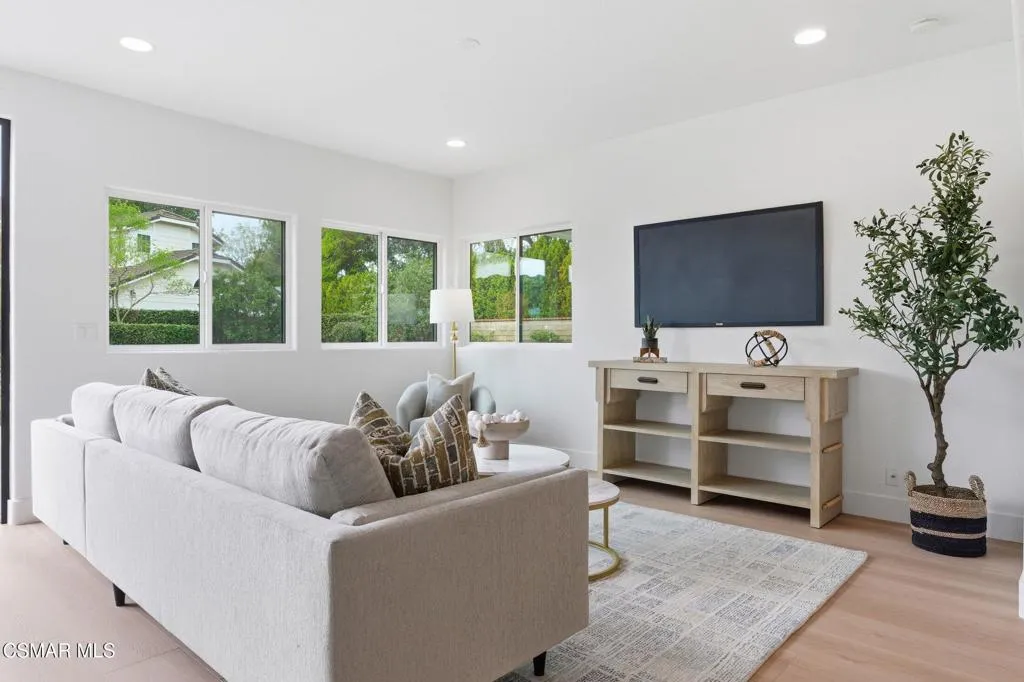 5733 Carell Avenue, Agoura Hills, California 91301 home-pic-19