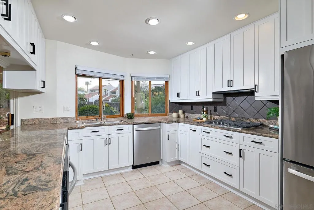 7627 Reposado Dr, Carlsbad, California 92009 home-pic-10