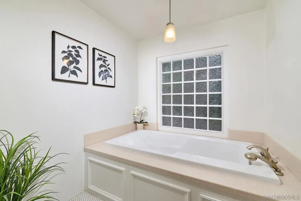 7627 Reposado Dr, Carlsbad, California 92009 home-pic-14