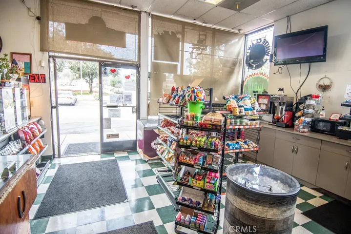 entrance to liguor store