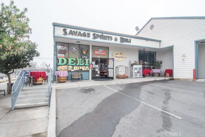 front of Savage Liguor and Deli