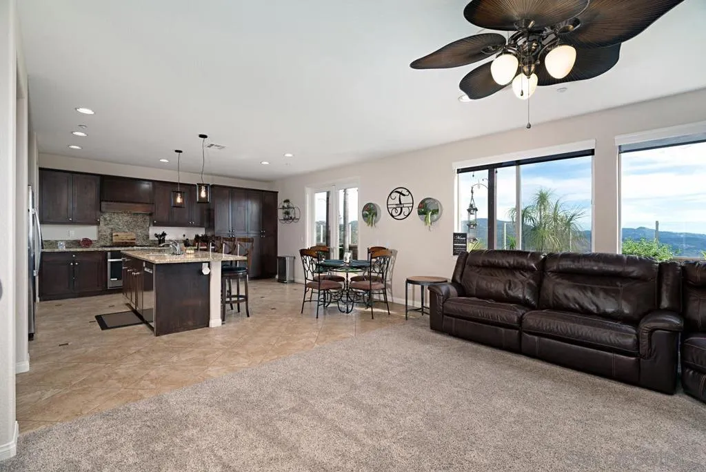 10689 Laurel Path, Escondido, California 92026 home-pic-14