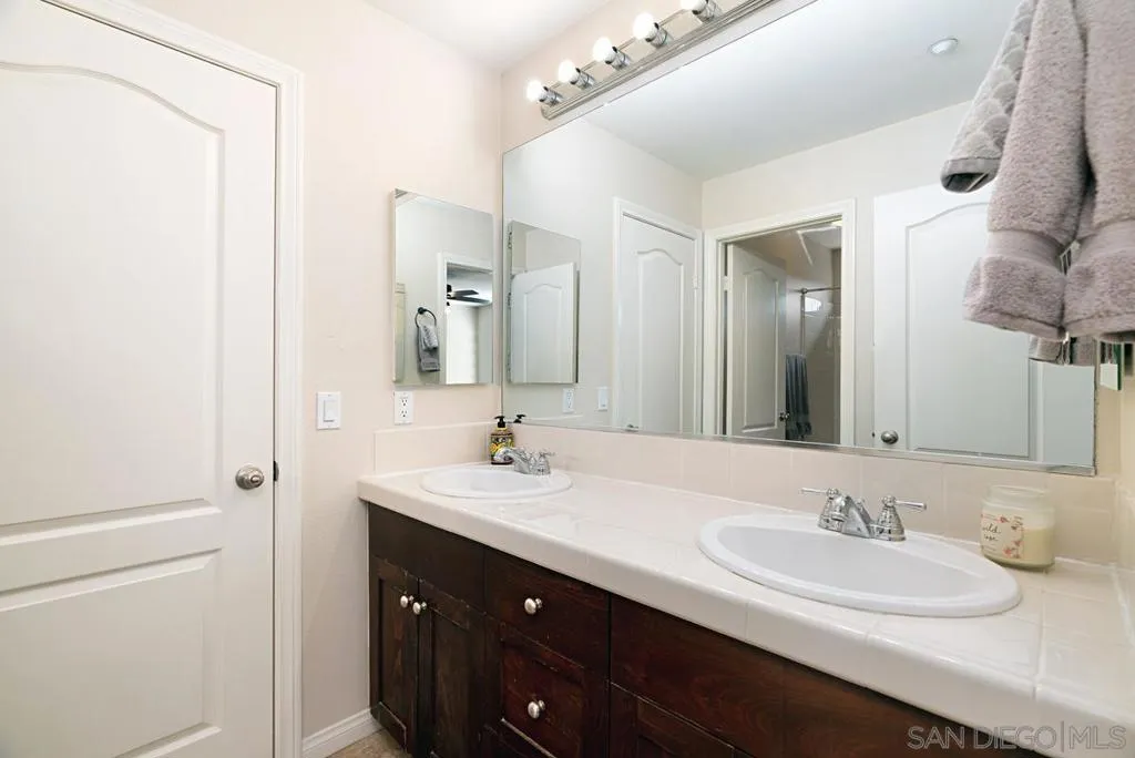 10689 Laurel Path, Escondido, California 92026 home-pic-30