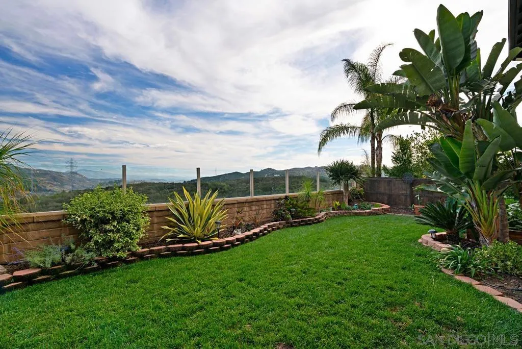 10689 Laurel Path, Escondido, California 92026 home-pic-34