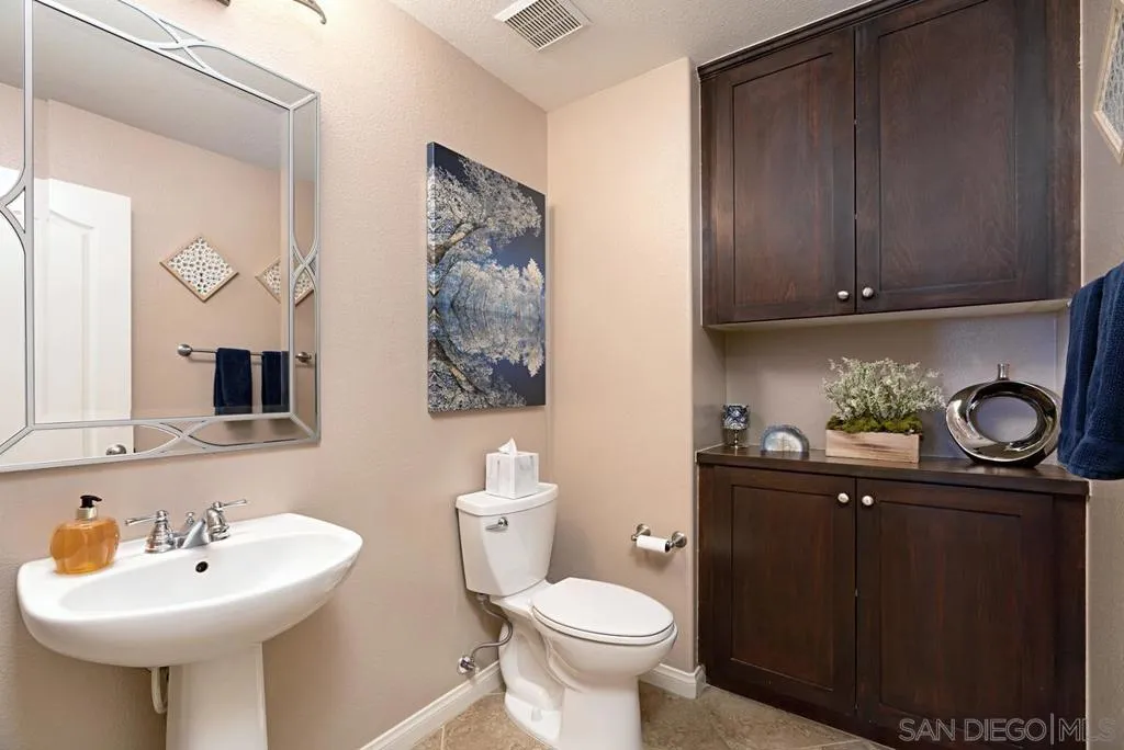 10689 Laurel Path, Escondido, California 92026 home-pic-19