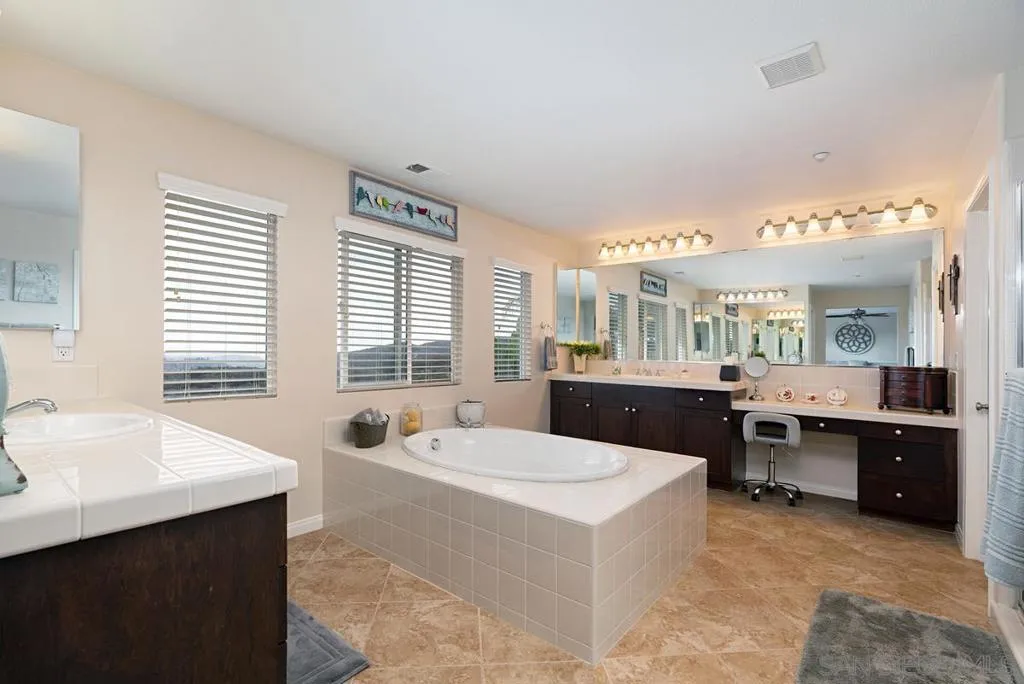 10689 Laurel Path, Escondido, California 92026 home-pic-22
