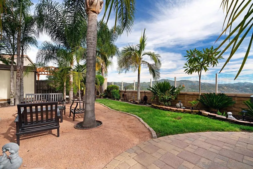 10689 Laurel Path, Escondido, California 92026 home-pic-36