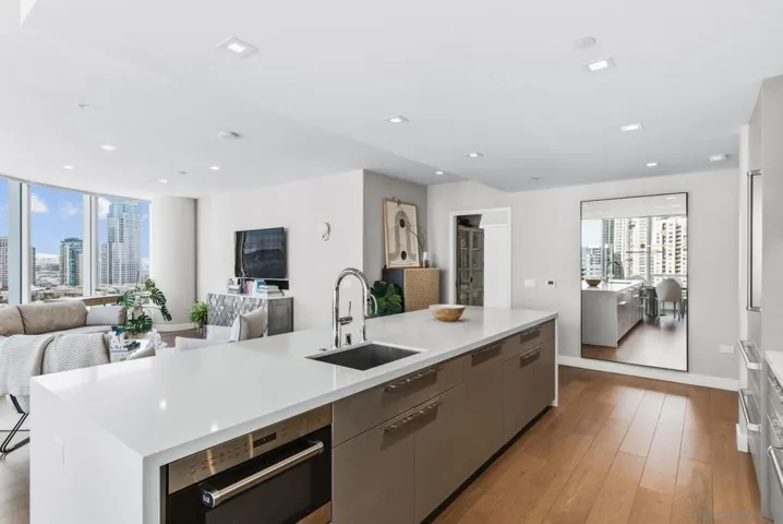 888 W E Street 1705, San Diego, California 92101