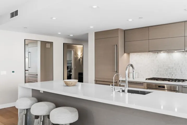 888 W E Street 1705, San Diego, California 92101