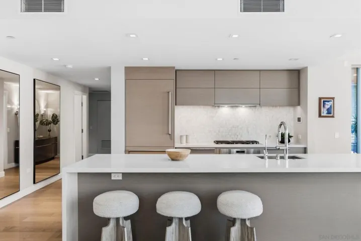888 W E Street 1705, San Diego, California 92101