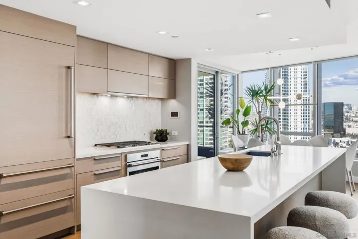 888 W E Street 1705, San Diego, California 92101