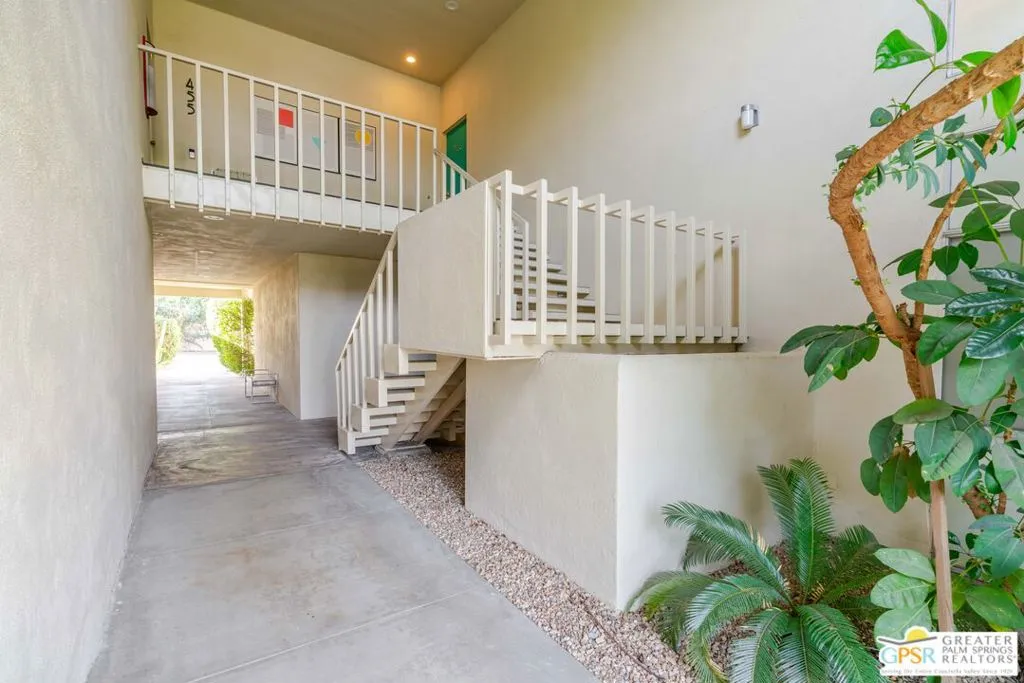 459 Desert Lakes Drive, Palm Springs, California 92264 home-pic-5