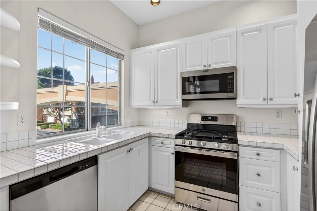 1 Salviati Aisle, Irvine, California 92606 home-pic-10