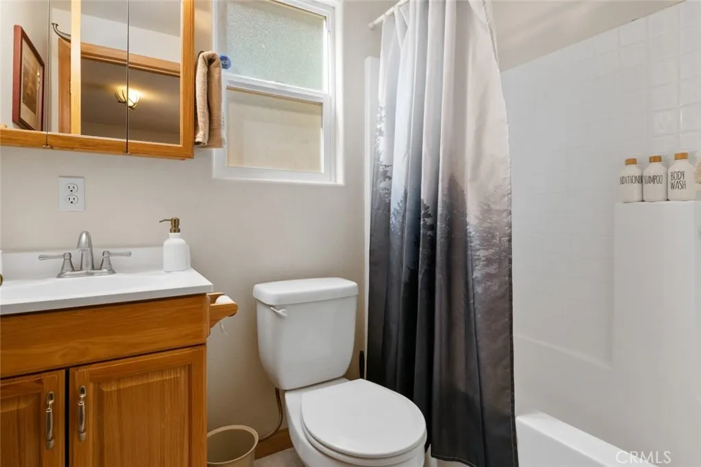 712 Maltby Boulevard, Big Bear City, California 92314 home-pic-26