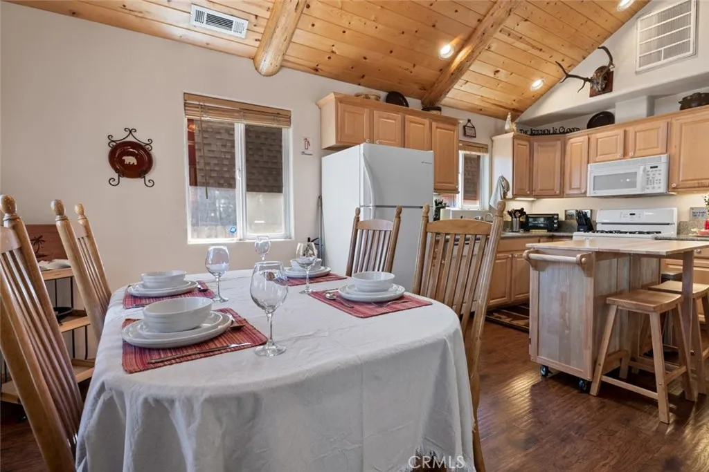 712 Maltby Boulevard, Big Bear City, California 92314 home-pic-17