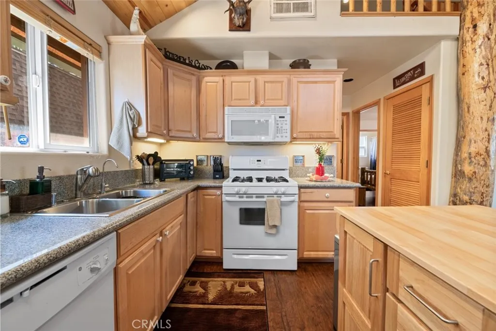 712 Maltby Boulevard, Big Bear City, California 92314 home-pic-20