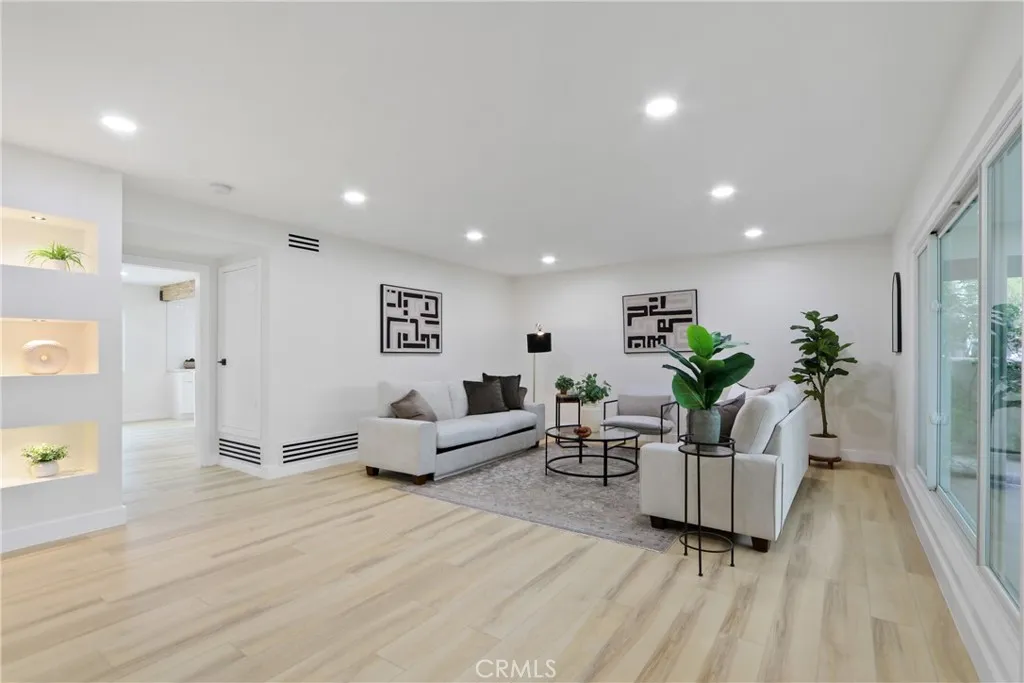 244 S Violet, Orange, California 92869 home-pic-4
