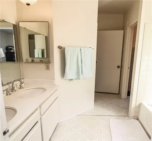 44200 Kingtree Avenue 50, Lancaster, California 93534