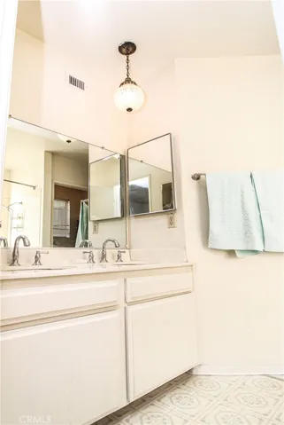 44200 Kingtree Avenue 50, Lancaster, California 93534
