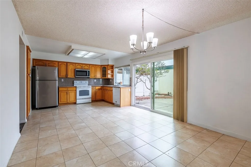 11865 Jade Court, Fountain Valley, California 92708 home-pic-12