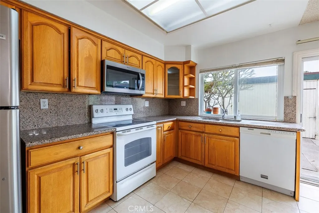 11865 Jade Court, Fountain Valley, California 92708 home-pic-14