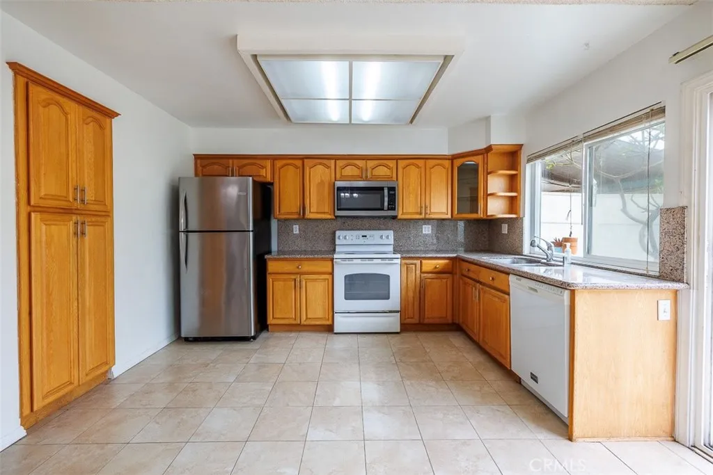 11865 Jade Court, Fountain Valley, California 92708 home-pic-13