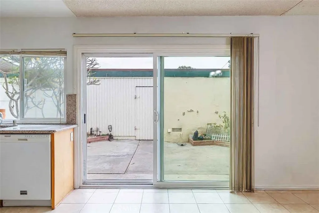 11865 Jade Court, Fountain Valley, California 92708 home-pic-15