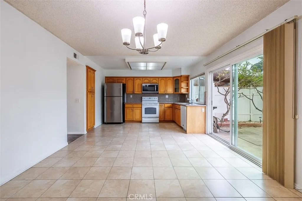 11865 Jade Court, Fountain Valley, California 92708 home-pic-11