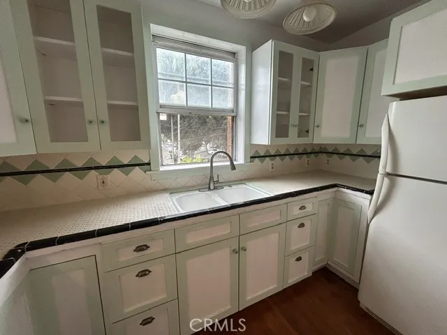 Charming fully functional spacious kitchen