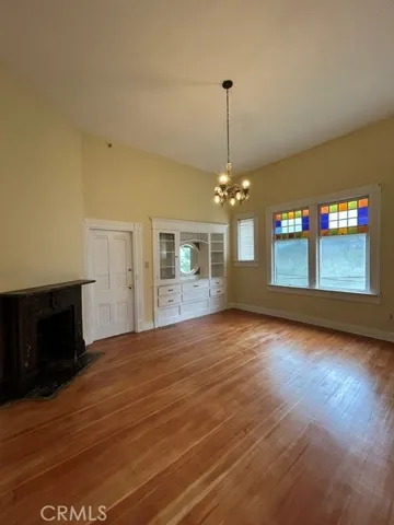 Living room with non working fireplace