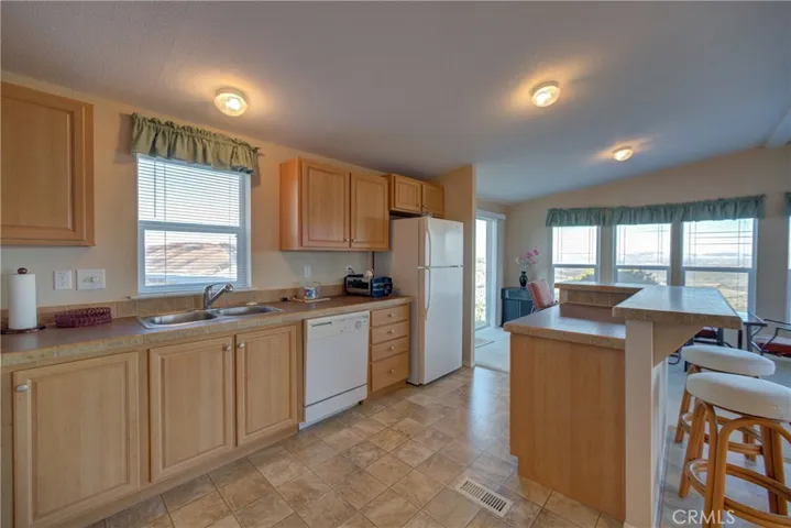 Breakfast Bar with more cabinets
