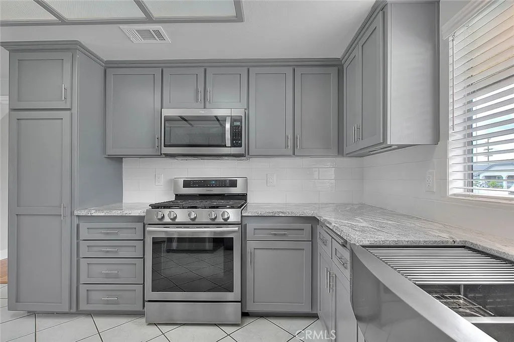 1425 S Dahlia, Ontario, California 91762 home-pic-8