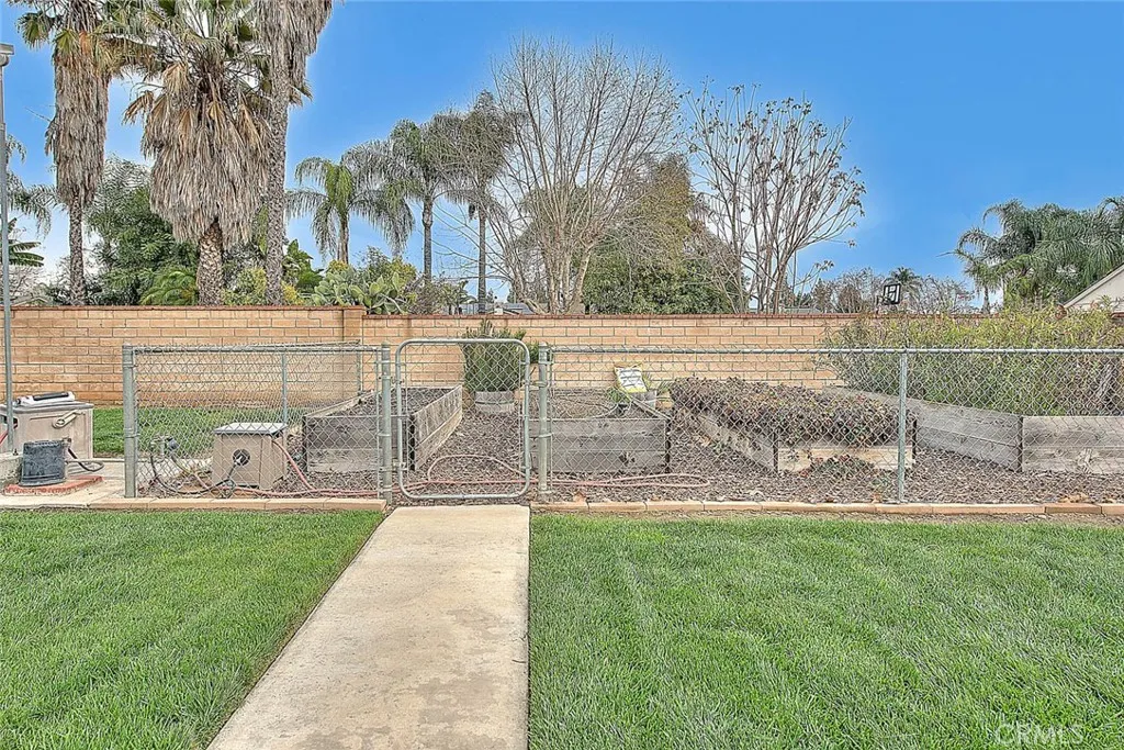 1425 S Dahlia, Ontario, California 91762 home-pic-43