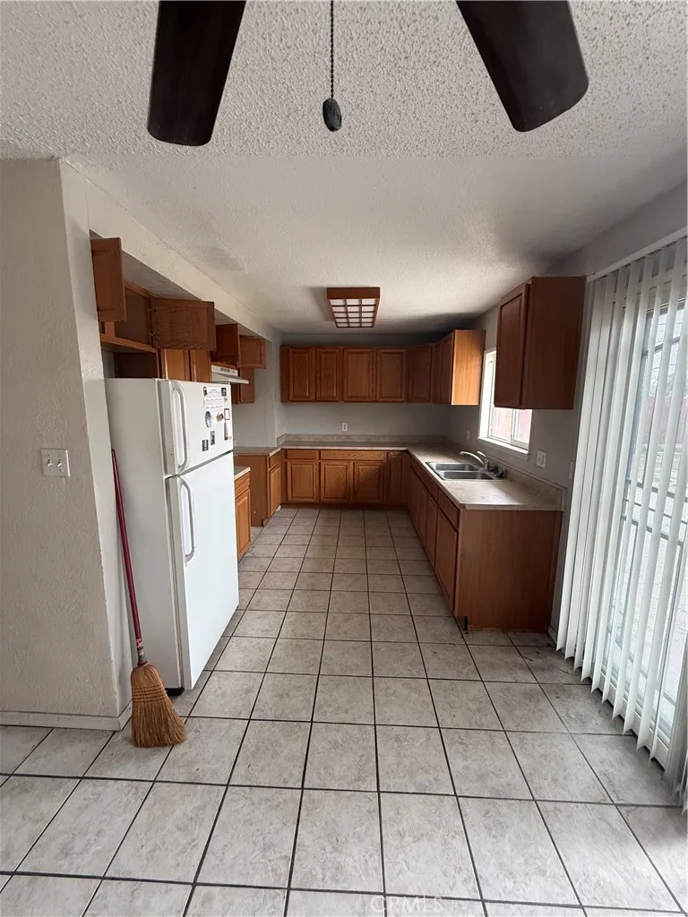1148 E Virginia Way, Barstow, California 92311 home-pic-2