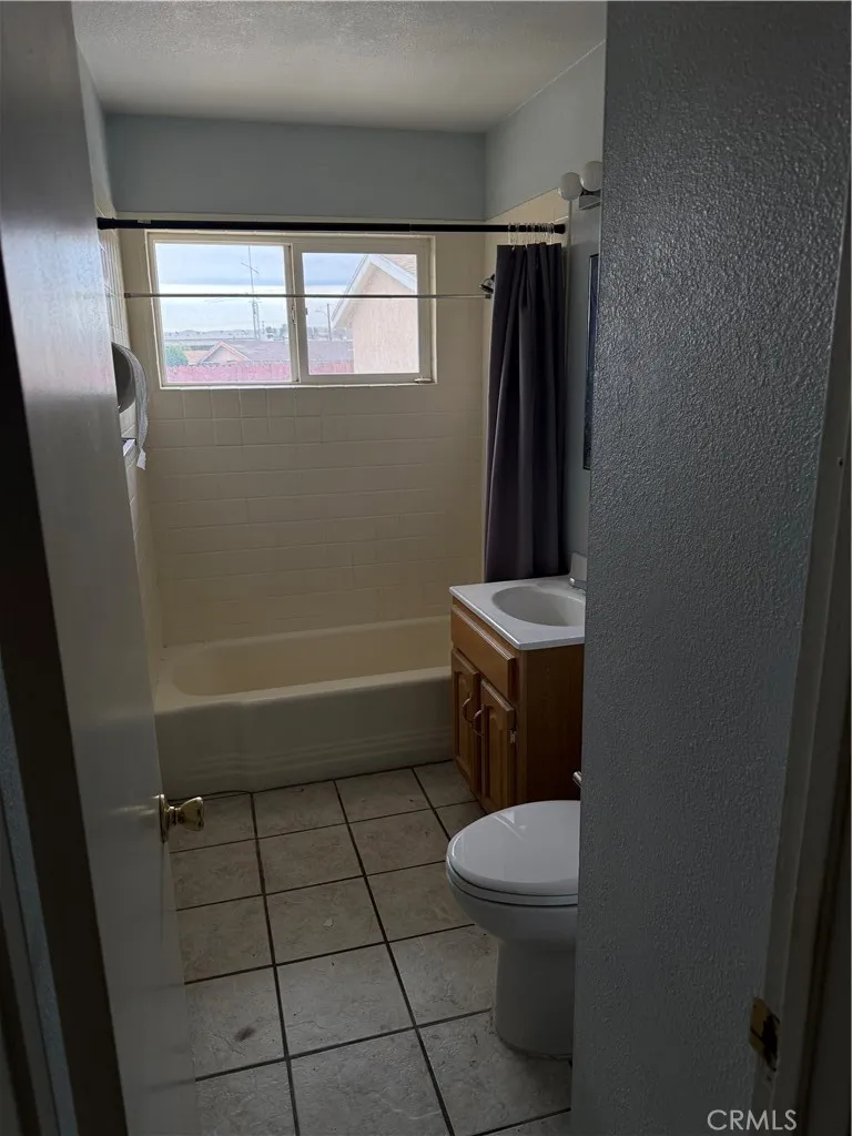 1148 E Virginia Way, Barstow, California 92311 home-pic-1
