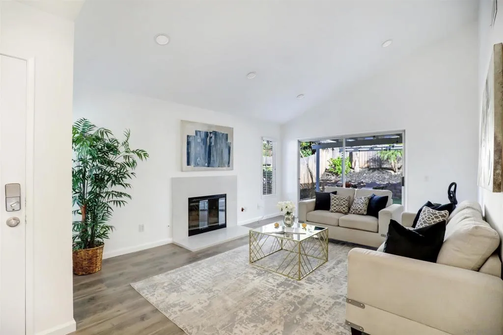 10366 Rancho Carmel Dr, San Diego, California 92128 home-pic-2