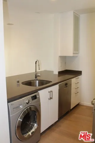 Gorgeous Kitchen with Washer /