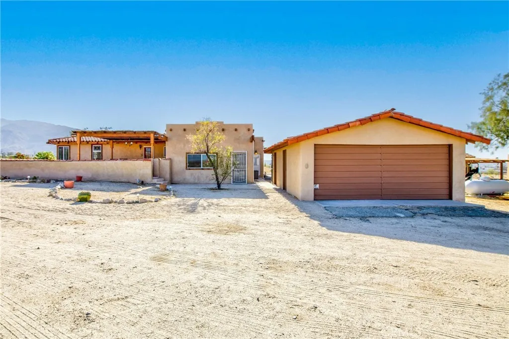 74784 Foothill Drive, 29 Palms, California 92277 home-pic-48