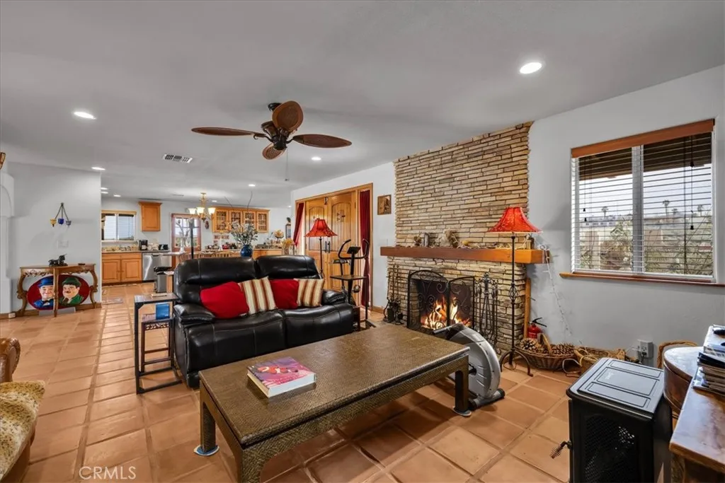 74784 Foothill Drive, 29 Palms, California 92277 home-pic-4