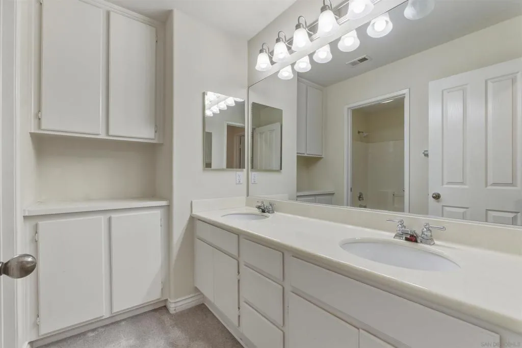 2466 Falcon Valley, Chula Vista, California 91914 home-pic-19